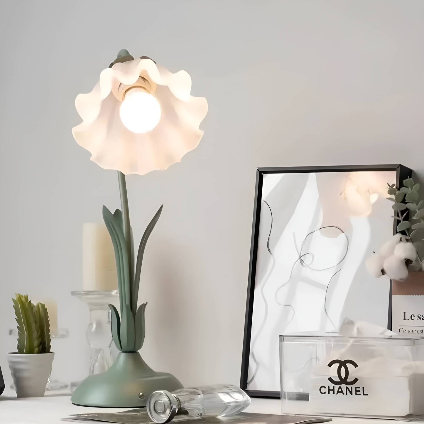 Art Nouveau Acrylic Lily Flower Table Lamp
