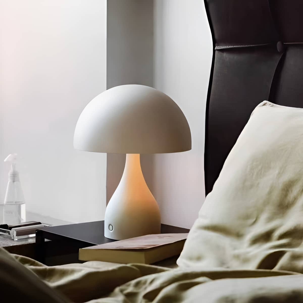 Art Deco Tischlampe aus Metall in Pilzform wiederaufladbar