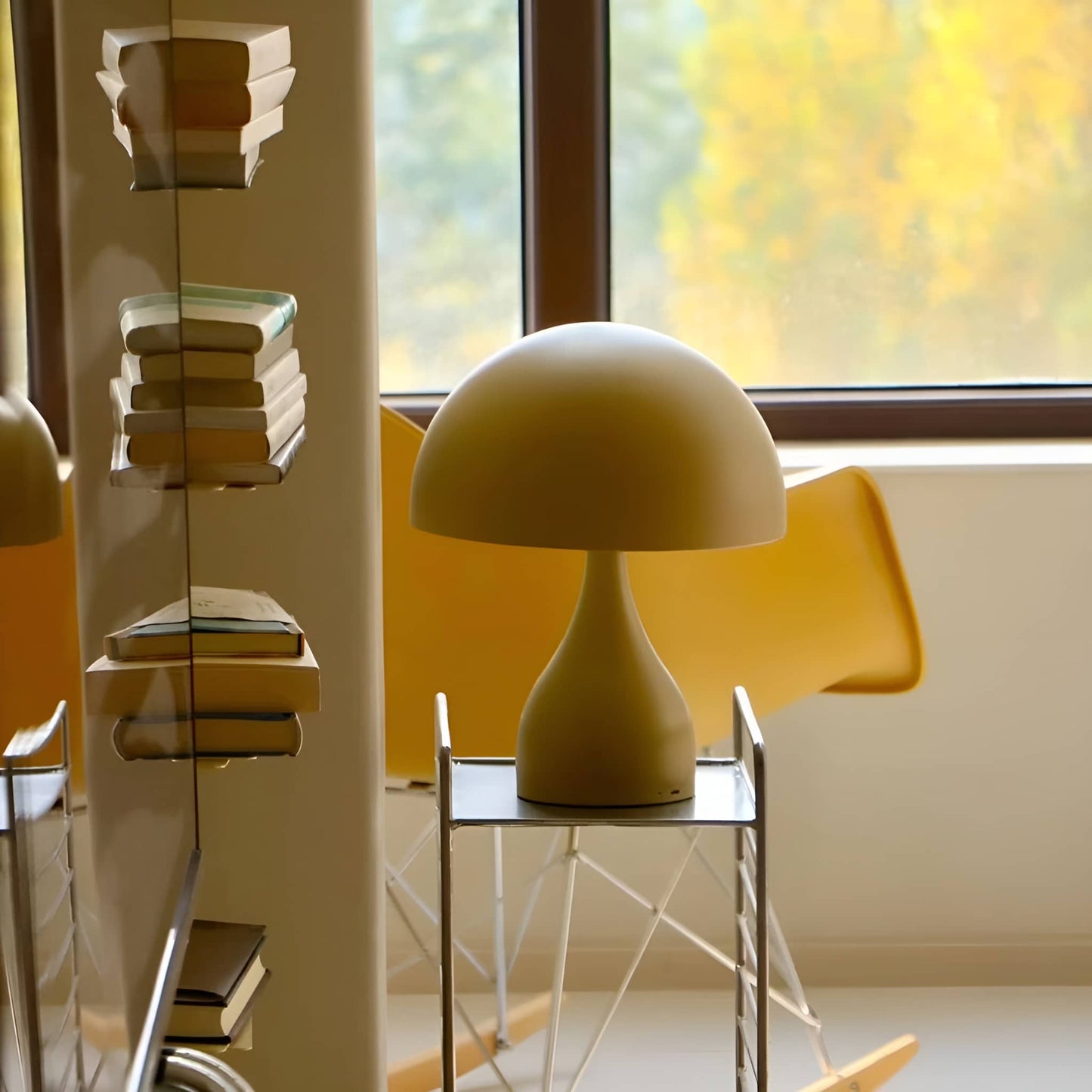 Art Deco Tischlampe aus Metall in Pilzform wiederaufladbar