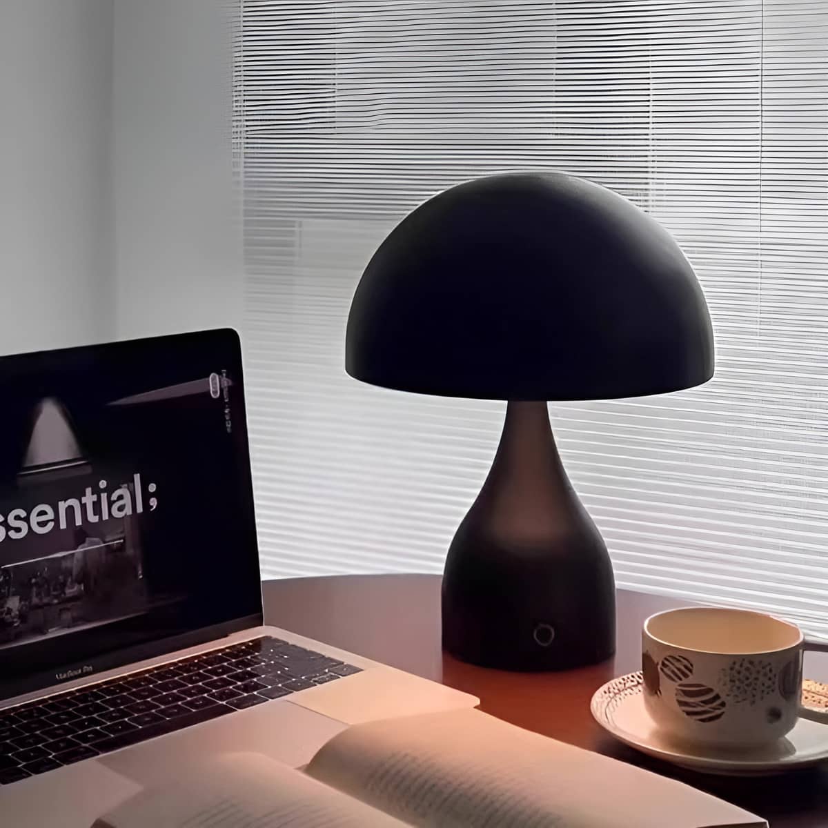 Art Deco Tischlampe aus Metall in Pilzform wiederaufladbar