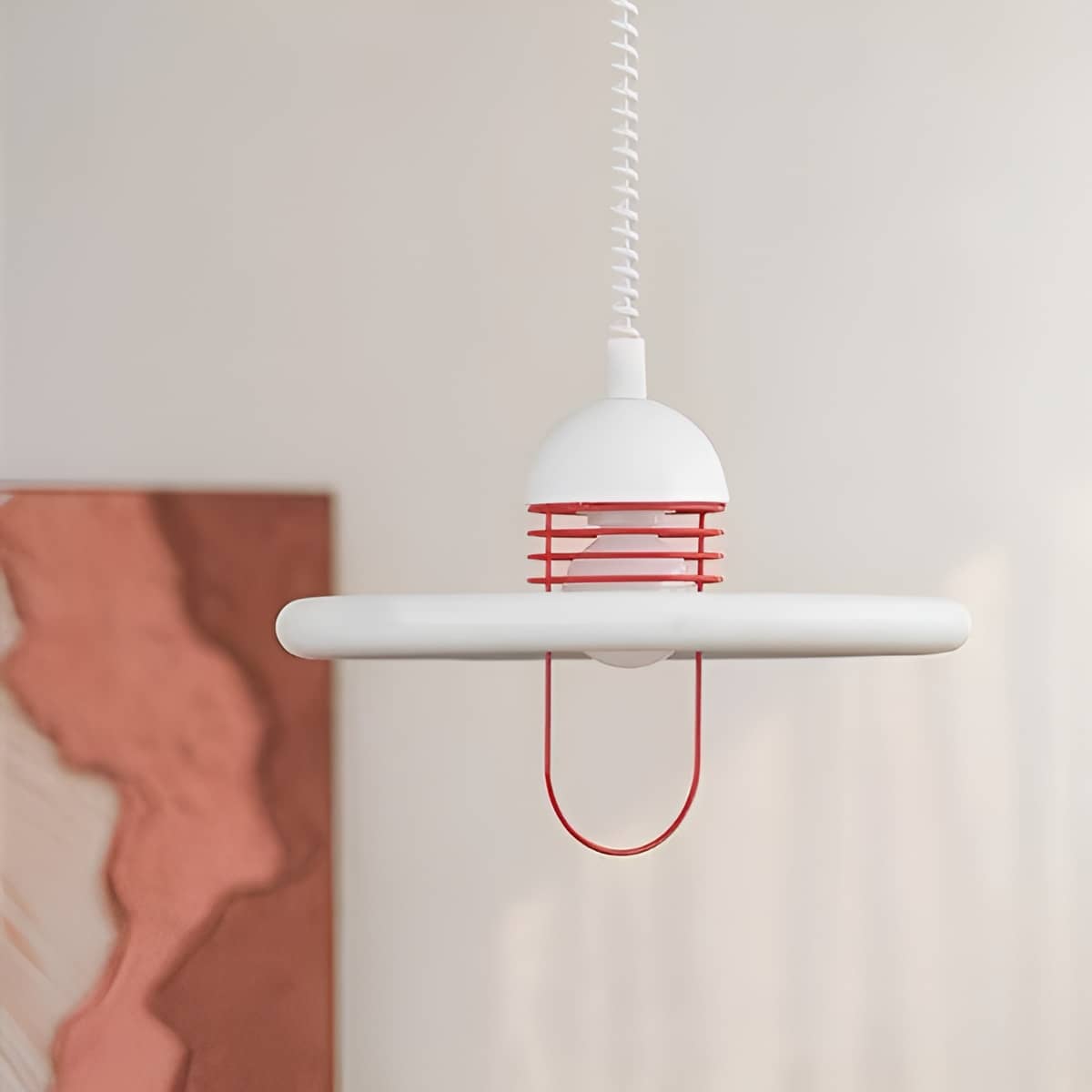 Höhenverstellbare Pendelleuchte im Bauhaus-UFO-Stil