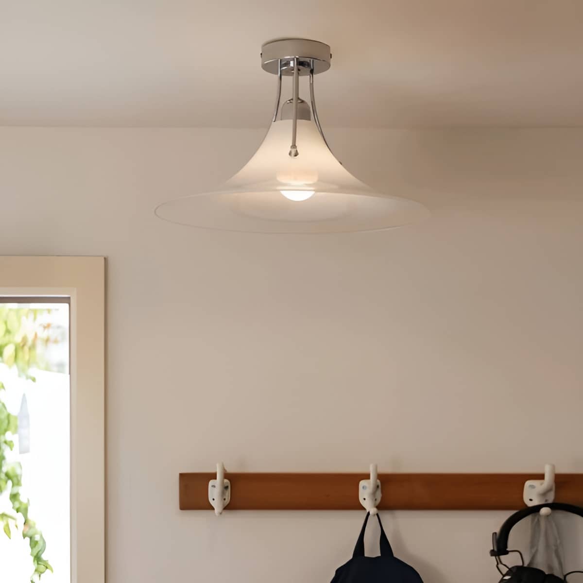 Bauhaus Deckenleuchte Glas Weiß in Trompetenform