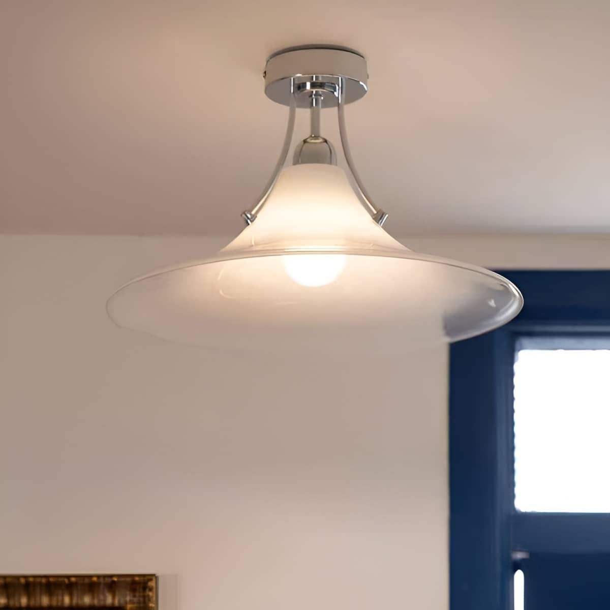 Bauhaus Deckenleuchte Glas Weiß in Trompetenform