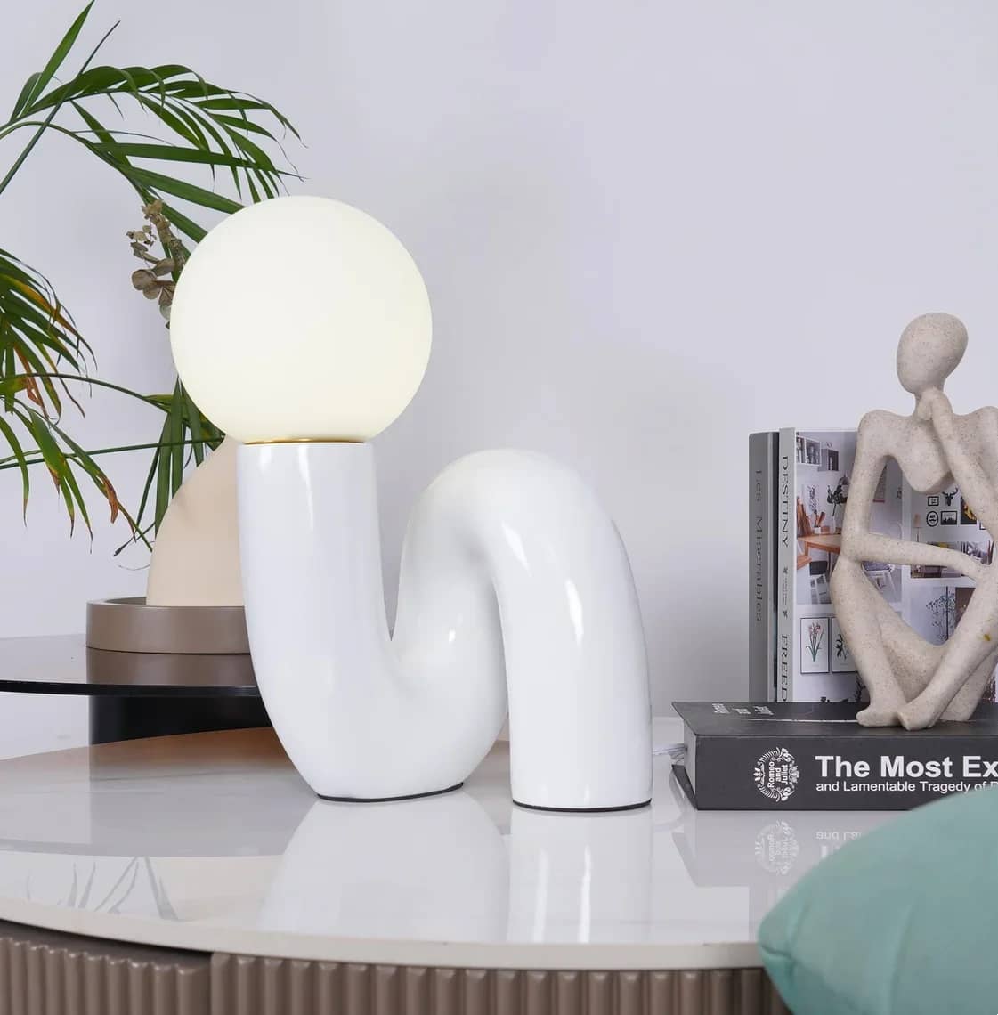 Modern Creative Neotenic Resin Table Lamp