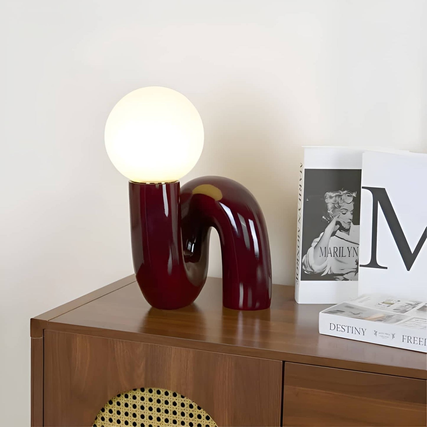 Modern Creative Neotenic Resin Table Lamp