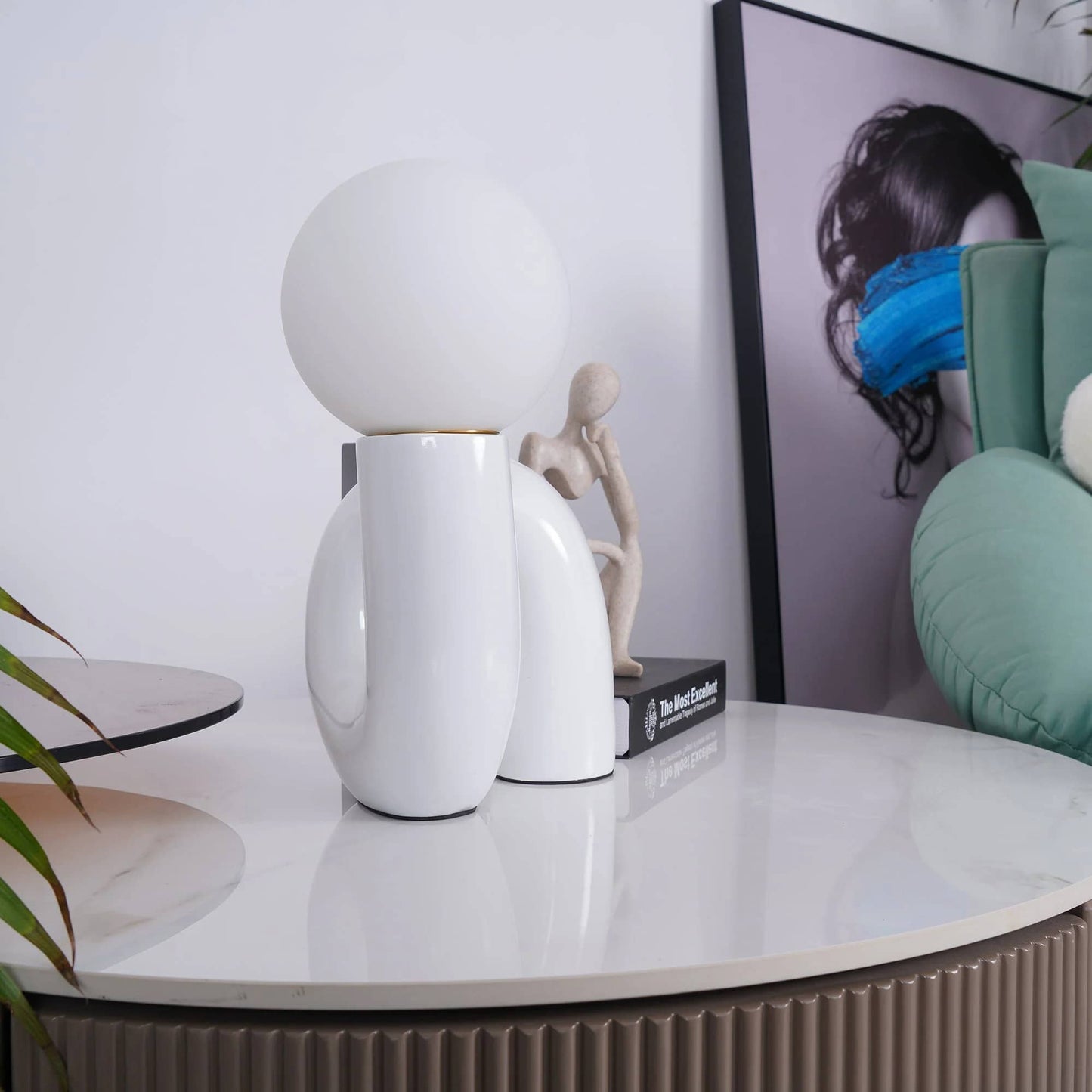 Modern Creative Neotenic Resin Table Lamp