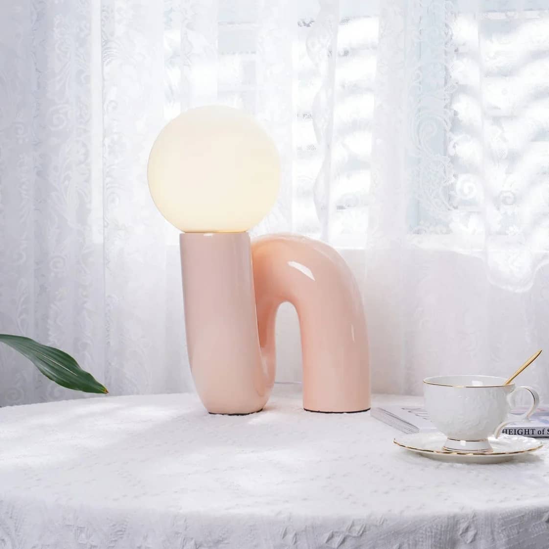 Modern Creative Neotenic Resin Table Lamp
