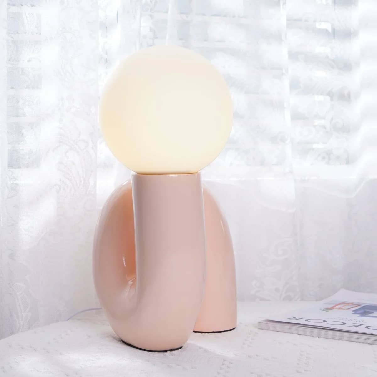 Modern Creative Neotenic Resin Table Lamp