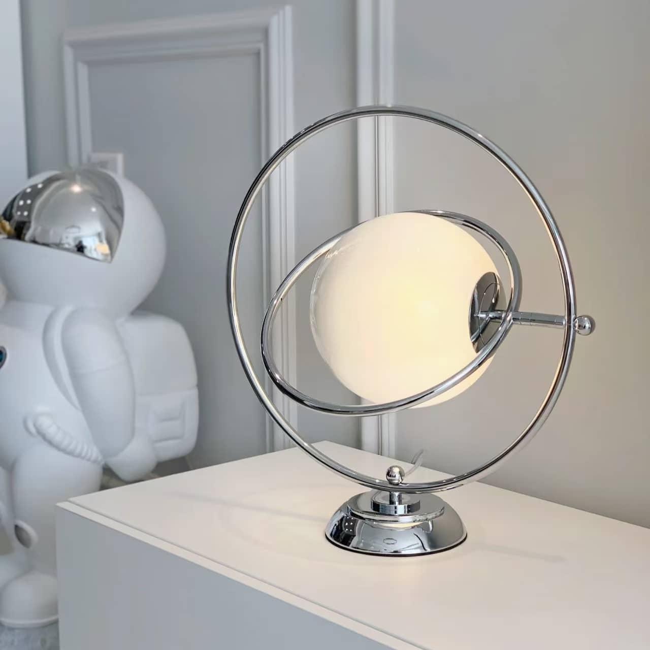 Modern Rotating Glass Globe Table Lamp