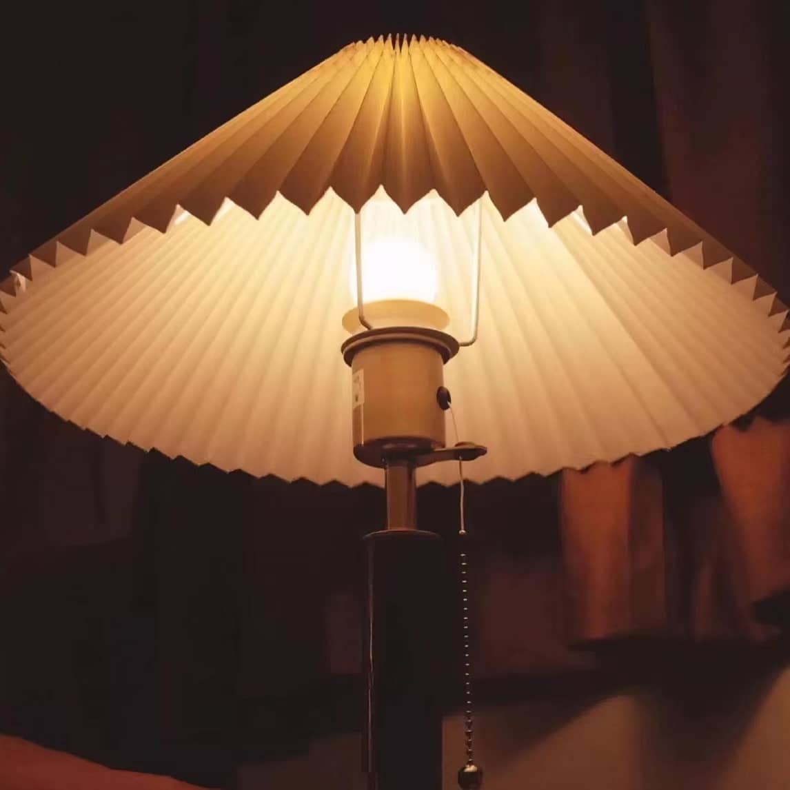Nordic Retro Pleated Table Lamp