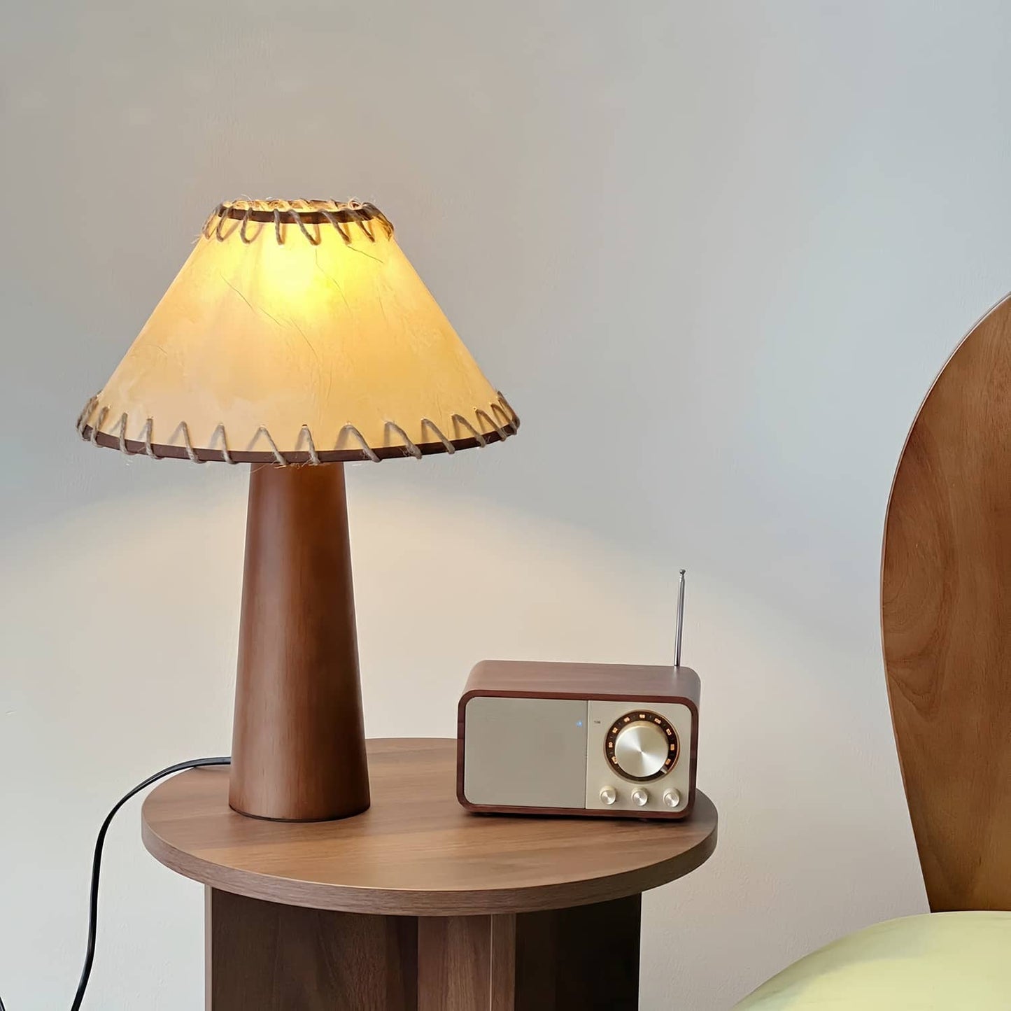 Retro Decorative Walnut Wooden Table Lamp