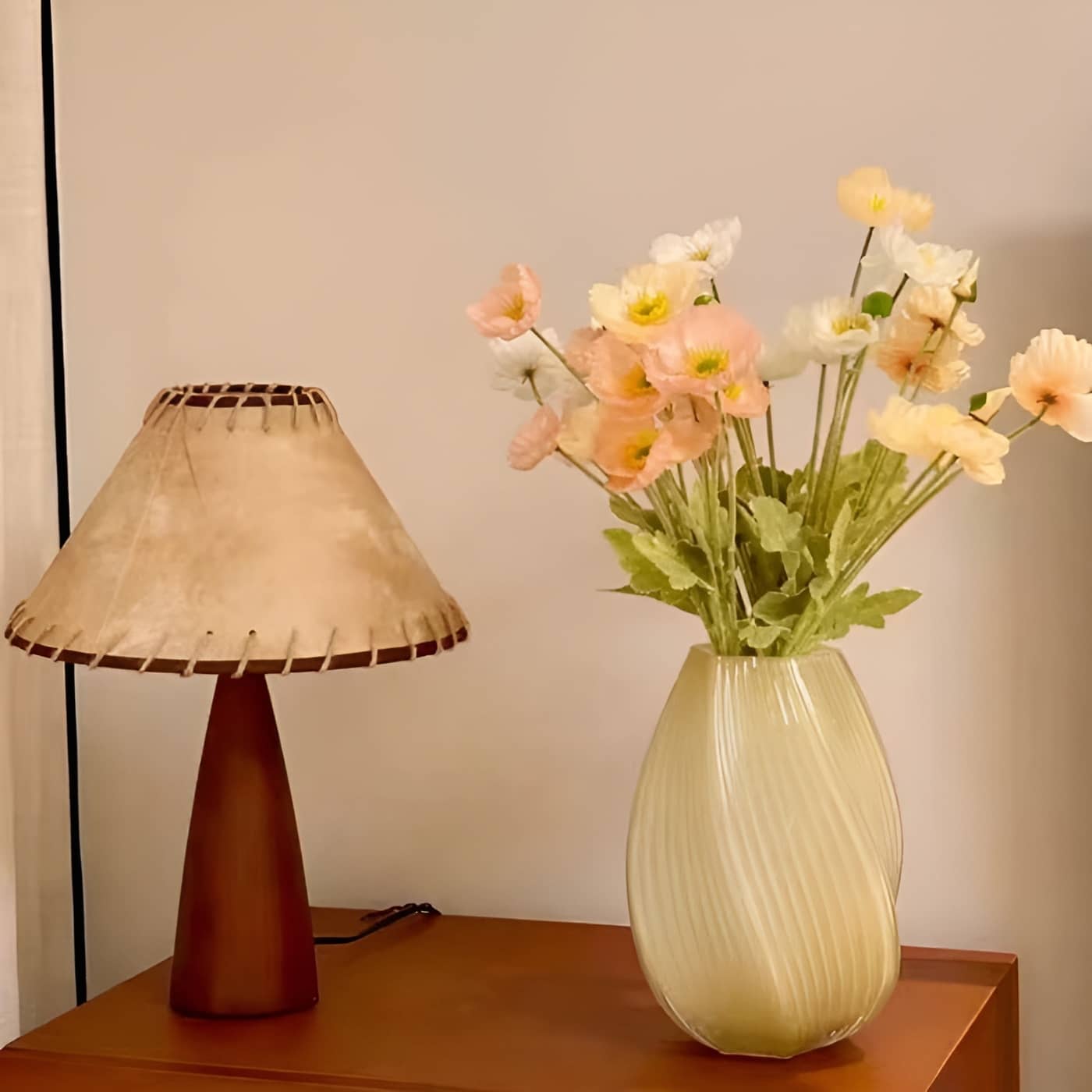 Retro Decorative Walnut Wooden Table Lamp