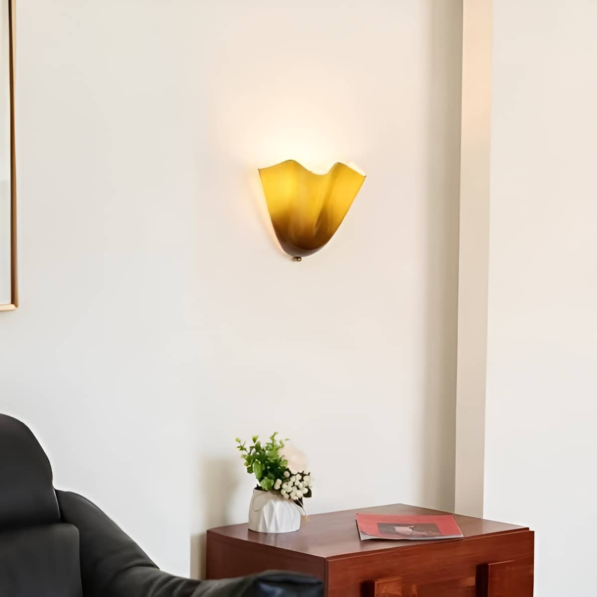 Curved Petal Retro Glass Wall Light for Hallway