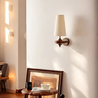 Mid Century Antike Wandlampe mit Stoffschirm und Holzsockel