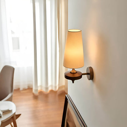 Mid Century Antike Wandlampe mit Stoffschirm und Holzsockel