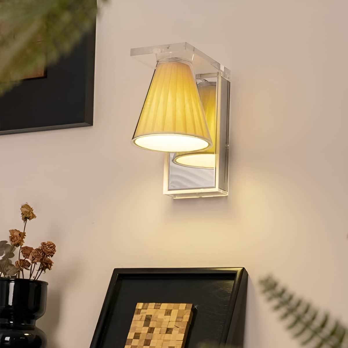 Modern Bauhaus Acrylic Decorative Wall Sconce with White Shade