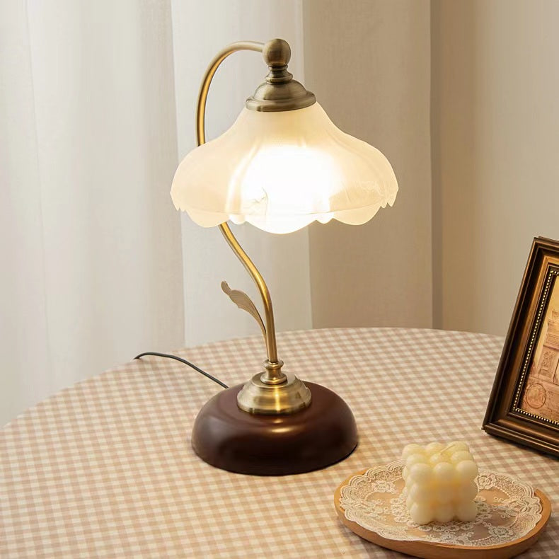 Antike klassische Glas Blumen Tischlampe