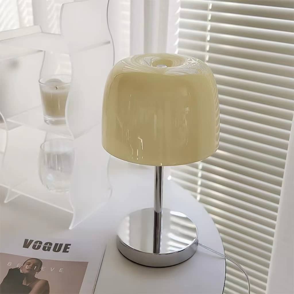 Bauhaus Kuppel Nachttischlampe Metall und Glas